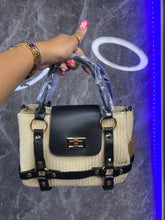 Cargar imagen en el visor de la galería, Island straw clutch
