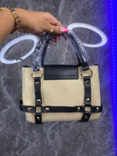 Cargar imagen en el visor de la galería, Island straw clutch