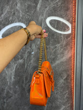 Cargar imagen en el visor de la galería, Mirror Metallic Chain handle bag