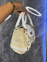 Cargar imagen en el visor de la galería, Island straw clutch