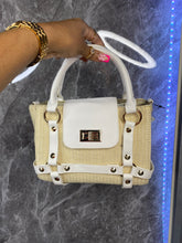 Cargar imagen en el visor de la galería, Island straw clutch