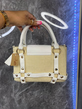 Cargar imagen en el visor de la galería, Island straw clutch