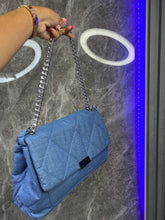 Cargar imagen en el visor de la galería, Quilted Denim chain bag
