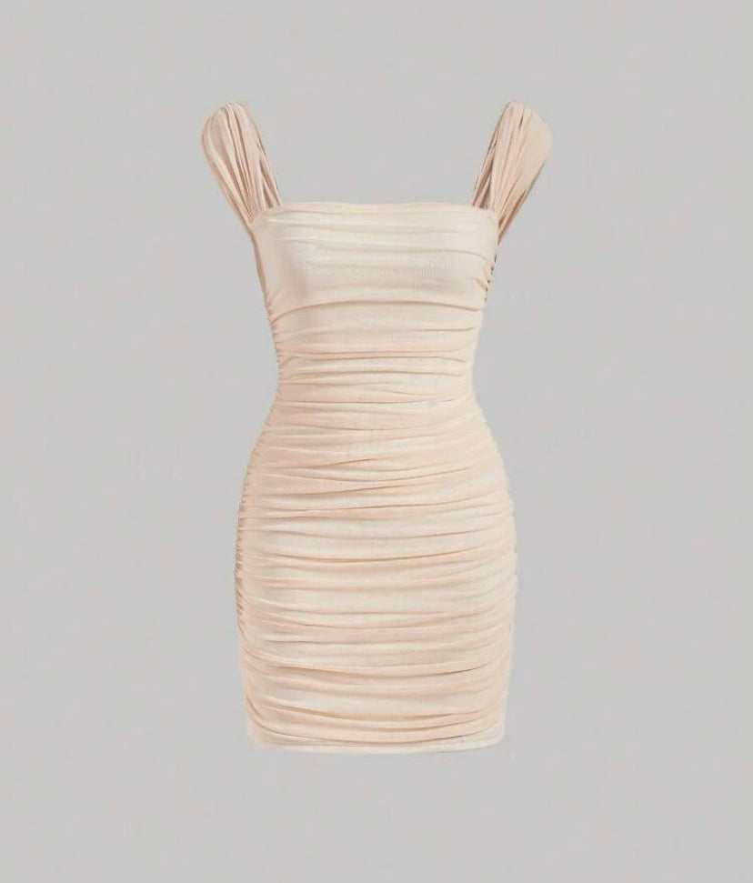 Vestido ajustado con pliegues lisos