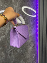 Cargar imagen en el visor de la galería, Embossed Top handle Clutch
