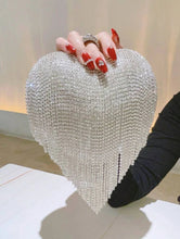 Cargar imagen en el visor de la galería, Heart fringe Clutch
